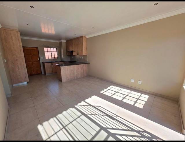 2 BEDROOM TOWNHOUSE FOR SALE IN MEYERTON CENTRAL